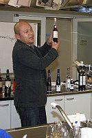 信濃ワイン・三宅営業部長